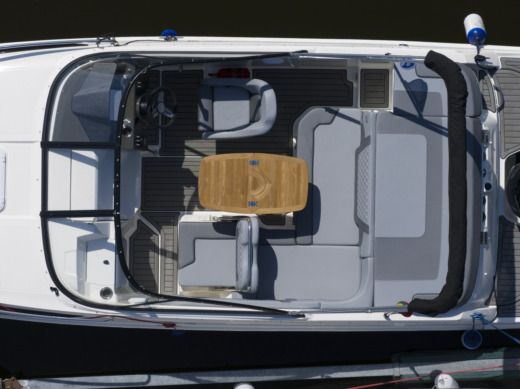 Motorboat Bayliner VR5 Cuddy Boot Grundriss