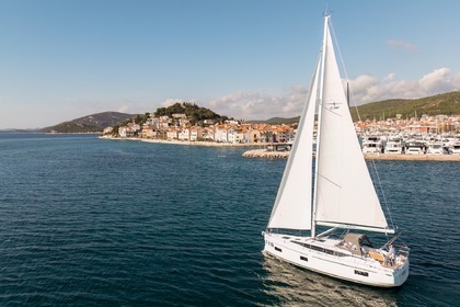 Чартер Парусная яхта Bavaria Yachtbau Bavaria C38 Трибунь