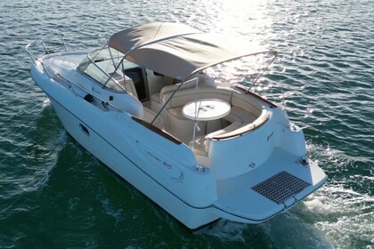 Location Bateau à moteur Jeanneau Leader 805 Mandelieu-la-Napoule