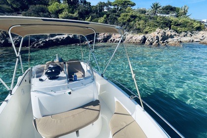 Miete Motorboot Jeanneau Cap Camarat 6.5 Cc Cannes