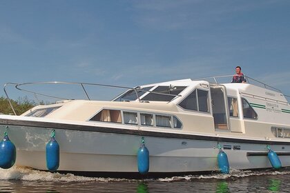 Rental Houseboats Standard Classique Spean Bridge