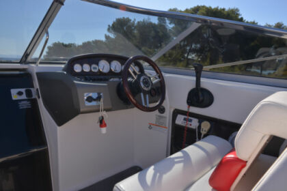 Charter Motorboat Regal 2750 Nea Moudania