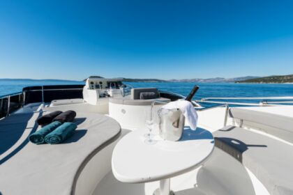 Czarter Łódź motorowa Ferretti 430 Fly Hvar