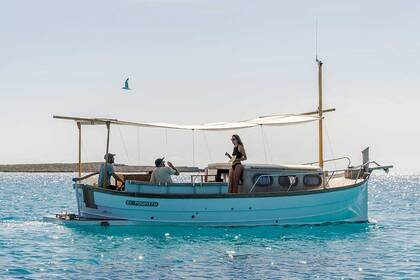 Charter Motorboat LLaut Capeador Saura 40L Mahón