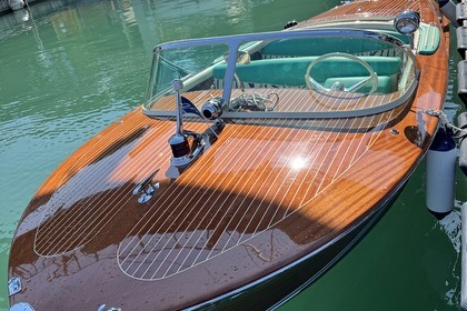 Hyra båt Motorbåt Riva Ariston Lazise