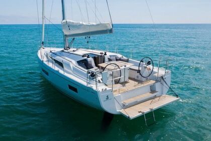 Charter Sailboat  OCEANIS 40.1 Arzon