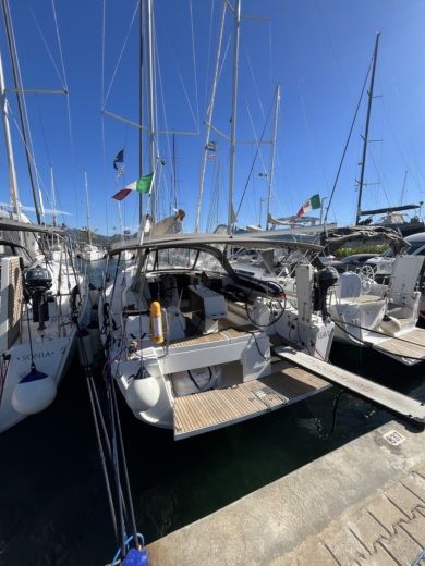 Portisco Sailboat DUFOUR 412 GL alt tag text