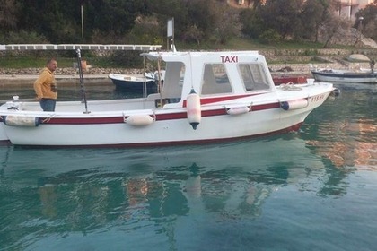Rental Motorboat Traditional boat Fuel & Skipper included Hvar