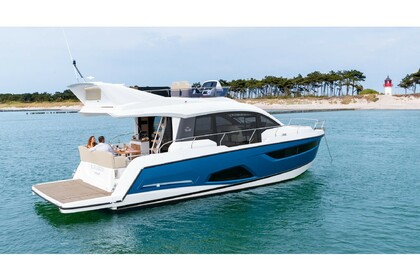 Чартер Моторная яхта Sealine  F430 Пула