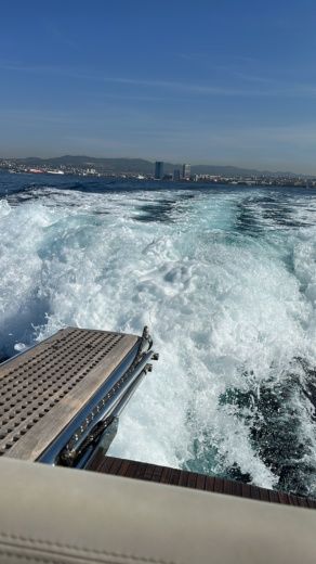 Vieux-Port de Marseille Motorboat Beneteau FLYER GT 38 alt tag text