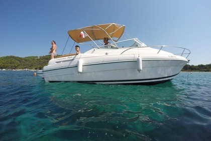 Hire Motorboat JEANNEAU 2004 Cavalaire-sur-Mer