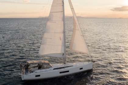 Rental Sailboat Beneteau Oceanis 51.1 Athens