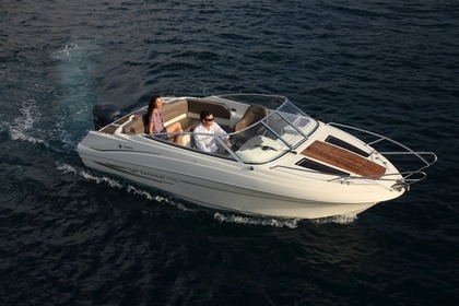 Hire Motorboat Jeanneau Cap Camarat 6.5 Dc Saint-Gilles-Croix-de-Vie
