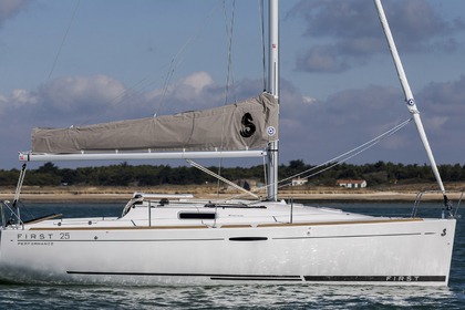 Rental Sailboat BENETEAU FIRST 25 Arzon