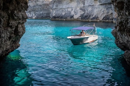 Hire Motorboat Custom build 28 s Gozo