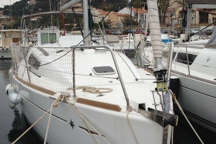 Rental Sailboat JEANNEAU SUN ODYSSEY 30I Saint-Cyr-sur-Mer