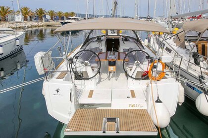 Noleggio Barca a vela Jeanneau Sun Odyssey 349 Marina Hramina