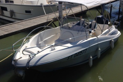 Charter Motorboat Quicksilver 635 Commander Arcachon