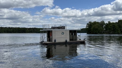 Berlín Houseboat RIVO SP ZO.O Campi 300 alt tag text