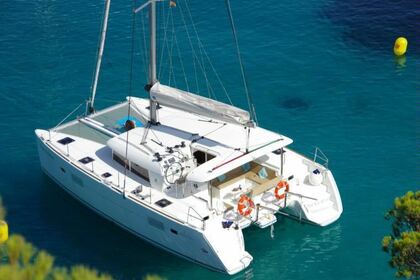 Hire Catamaran LAGOON 400 con placas solares Ibiza