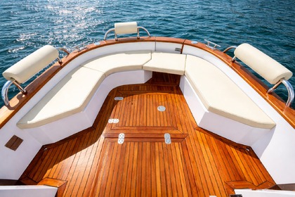 Noleggio Barca a motore private tour Gozzo 8,50 Nerano