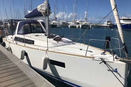 Charter Sailboat BENETEAU Oceanis 38 (2014) (Guadeloupe) Pointe-a-Pitre