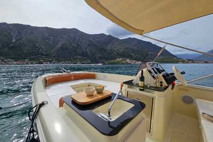 Charter Motorboat Invictus Capoforte  SX 200 Kotor