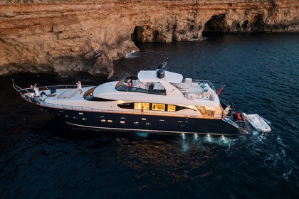 Hire Motor yacht Maiora Maiora 99 Ibiza