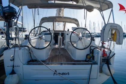 Location Voilier 4 OCEANIS 30.1 -AM (2D/1C/0P) Bandol