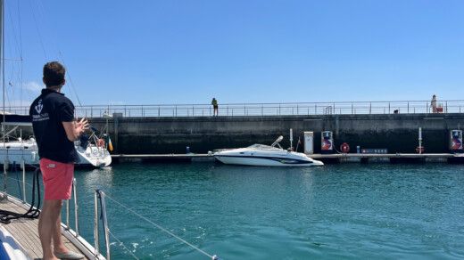 Lisbon Motorboat Rinker 232 alt tag text