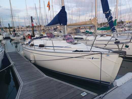 La Rochelle Sailboat BAVARIA CRUISER 30 alt tag text