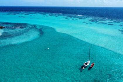 Charter Sailboat Jeanneau Sun Fizz San Blas Islands