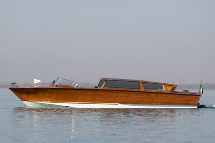 Hyra båt Motorbåt Barca di lusso in legno Deluxe Boat Venedig