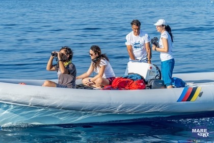 Noleggio Barca a motore Custom Rib 7,20 metri Aci Castello