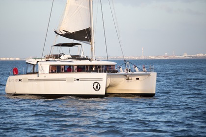 Charter Catamaran LAGOON 450F Lisbon