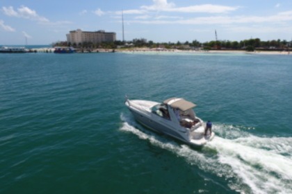 Charter Motorboat Monterey 335 Sp Cancún