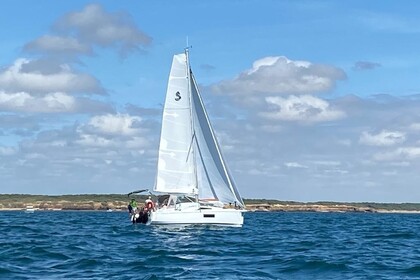 Charter Sailboat Beneteau Oceanis 30.1 Les Sables-d'Olonne