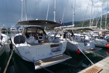 Hire Sailboat JEANNEAU 389 Kaštel Gomilica