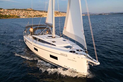 Rental Sailboat Bavaria Yachtbau Bavaria C42 Šibenik