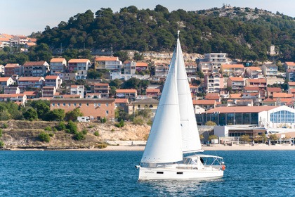 Hyra båt Segelbåt Bénéteau Oceanis 38 - 3 cab. Šibenik