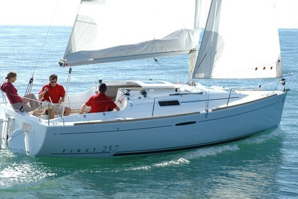 Rental Sailboat BENETEAU FIRST 25.7 Arzon