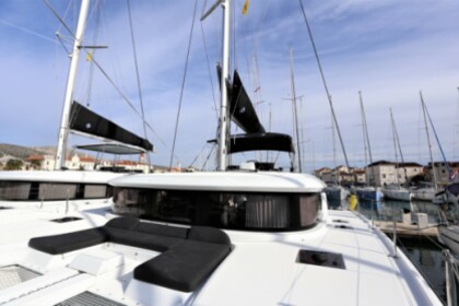 Charter Catamaran Lagoon Lagoon 46 Fly Trogir