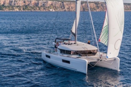 Location Catamaran Lagoon Lagoon 40 Furnari