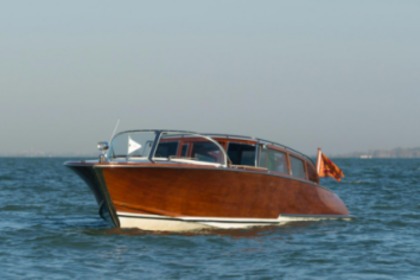 Hyra båt Motorbåt Barca Superior in mogano Water Limousine Venedig