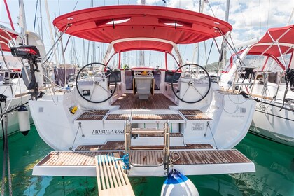 Miete Segelboot Bénéteau Oceanis 45 - 4 cab. Split