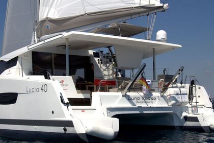 Verhuur Catamaran FOUNTAINE PAJOT LUCIA 40 Pula