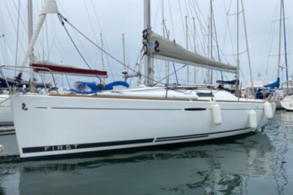 Charter Sailboat Beneteau first 25s Saint-Gilles-Croix-de-Vie