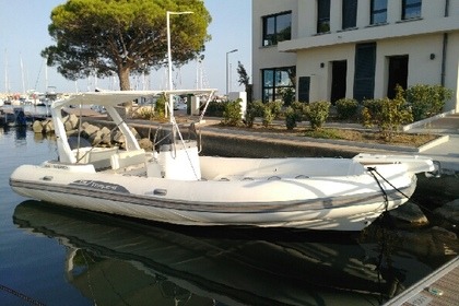 Location Semi-rigide CANTIERI CAPELLI TEMPEST 750 TOP Sari-Solenzara