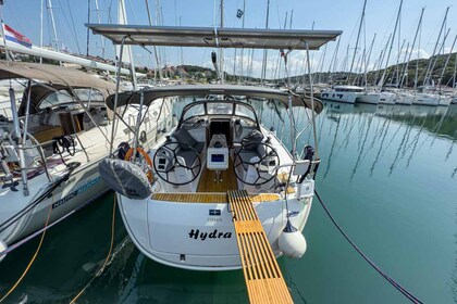 Aluguel Veleiro Bavaria Yachtbau Bavaria Cruiser 34 - 2 cab. Pula