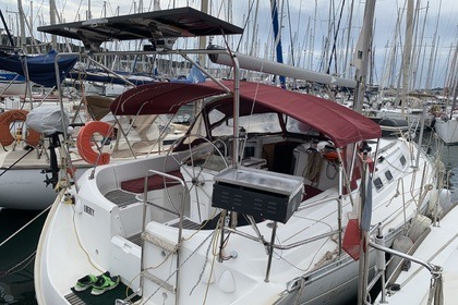 Hire Sailboat Beneteau Oceanis 351 Saint-Mandrier-sur-Mer
